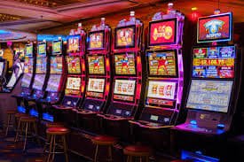 lucky 100 Khelne ke liye taiyar, lucky 100 ke slots ka mazaa uthayein